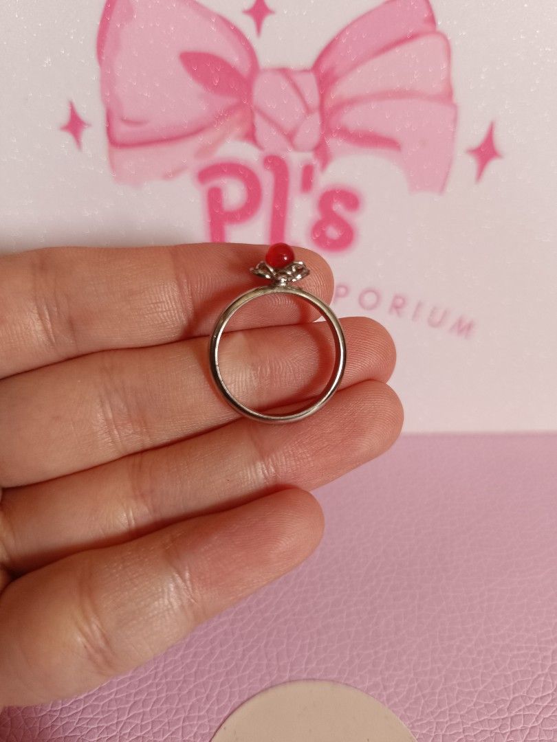 Japan Cat's eye ring 6.5 (Category: Rings) located in General Mariano Alvarez. Submitted by plsjewelryemporium (Listing ID 1461202958, Image 3). Description: Japan Cat's Eye Ring size 6.5 no markings silver tone and no rust as is PHP 450 + SF MOP: Gcash MOD: J&t express and lalamove NO COD/COP.