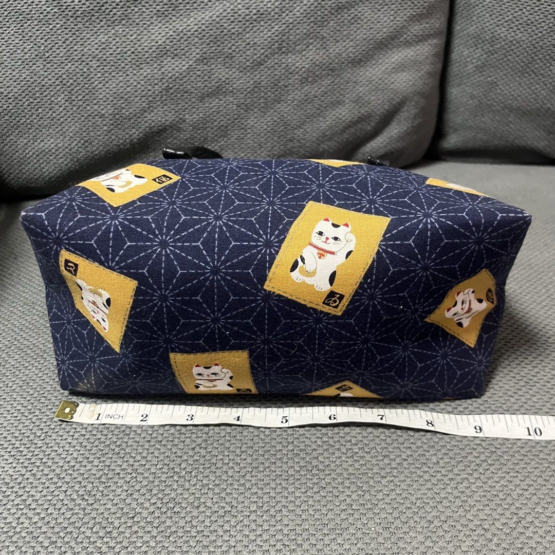 Japan Cloth Lucky Cat Hand Bag (Category: Purses & Pouches) located in Silang. Submitted by f4iry4rch1ve (Listing ID 1461271096, Image 2). Description: Japan Cloth Lucky Cat Hand Bag 400 php+ sf Dimensions: view the pictures above -from Japan -no flaws - actual photos Note: Colors may vary due to lighting Please message me for shipping and payment method... .