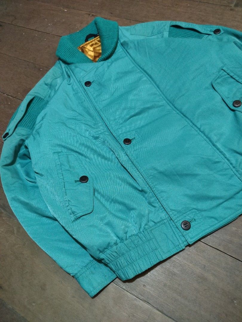 JAPAN vintage quilted jacket (Category: Coats, Jackets and Outerwear) located in Valencia. Submitted by thriftpingniever (Listing ID 1461309172, Image 3). Description: JAPAN vintage quilted jacket Size M on tag Dimes 24 width Pit2Pit x 25 Length Like new condition.