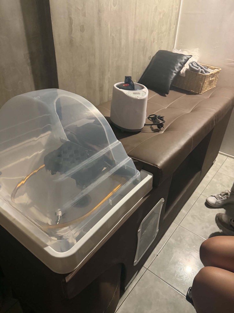 Japanese Head Spa / Thai Head Spa (Category: Bed Frames & Mattresses) located in Muntinlupa City. Submitted by tsl0303 (Listing ID 1461320613, Image 3). Description: FOR SALE!! Head Spa Bed no damage, maayos lahat ng pipe and water connector Plug & play Inclusions: -water heater -head steamer -head cover -stool chair Location: Muntinlupa City.