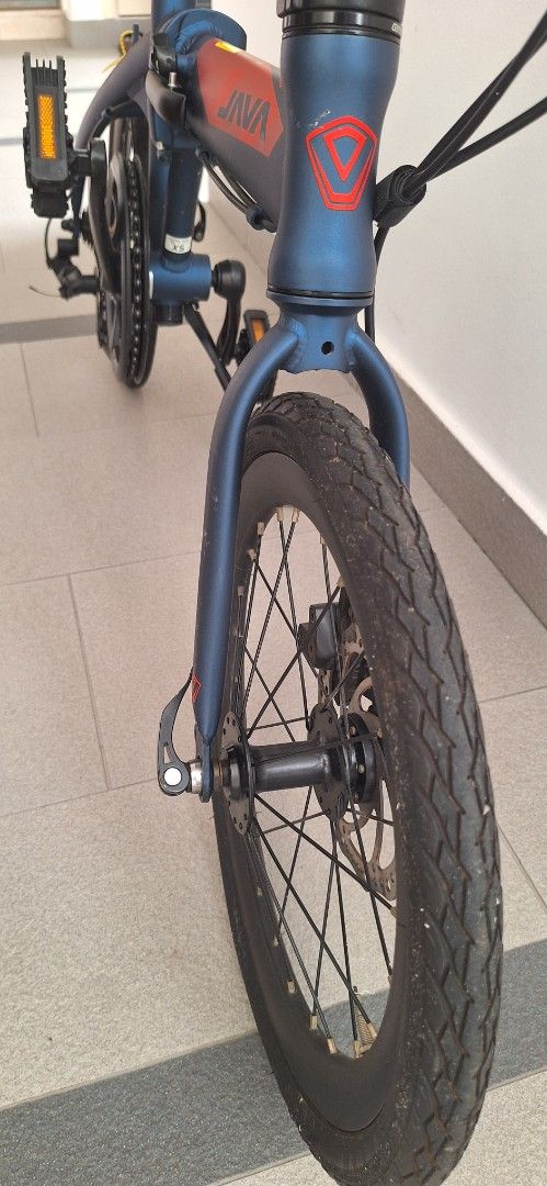 JAVA X3 16" (Category: Bicycles) located in Singapore. Submitted by mchuakm (Listing ID 1461186913, Image 4). Description: - Blue JAVA folding bike - Good condition as hardly used - 16-inch wheels - Disc brakes - Adjustable handlebars and seat post for comfort - Perfect for commuting or easy storage - Can be folded to carry on public transport. - price includes delivery.