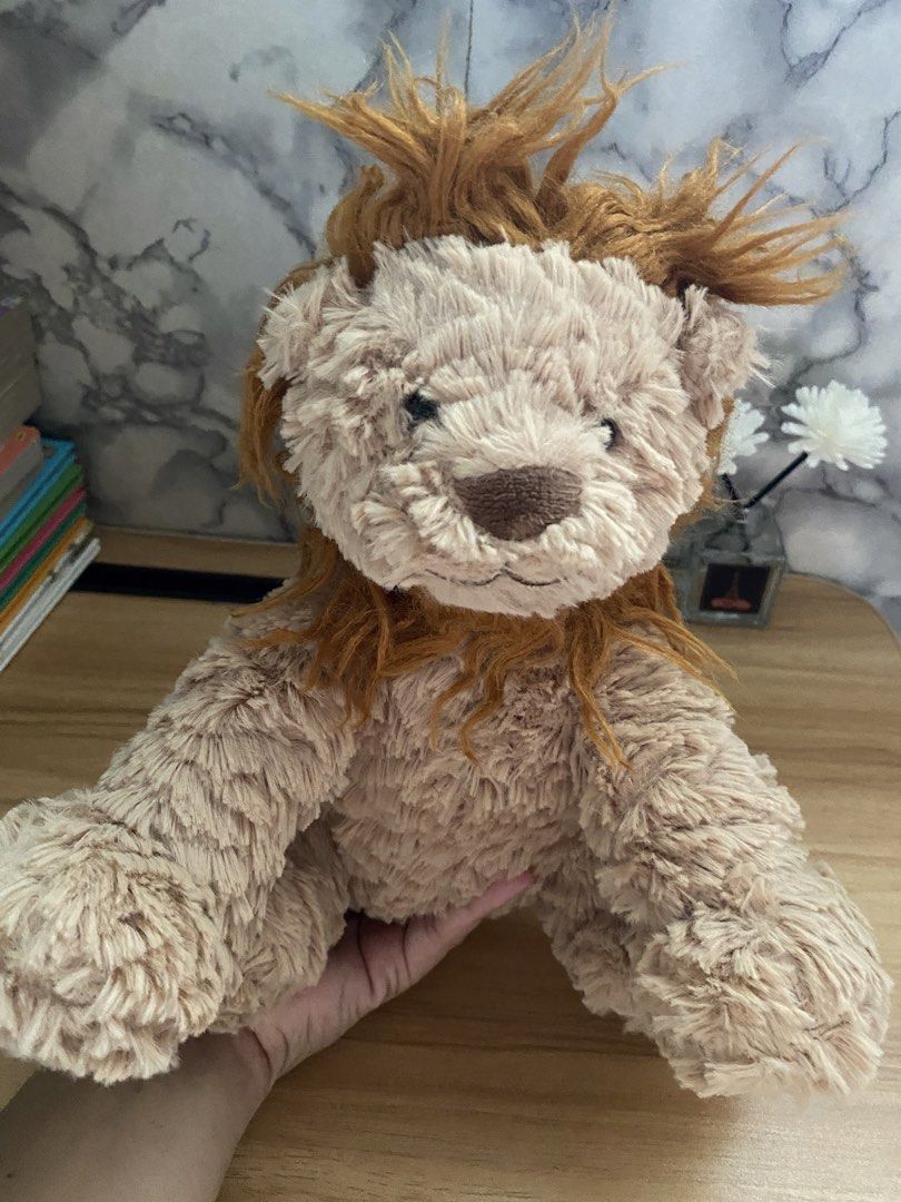 Jellycat London Fuddlewuddle Lion medium (Category: Plushies & Soft Toys) located in Caloocan City. Submitted by izzyjelly (Listing ID 1461252069, Image 2). Description: - Super soft and cuddly Jellycat Fuddlewuddle Lion in medium size - Adorable lion costume with fluffy mane and tail - Perfect companion for kids and adults - Ideal for gifting or adding to your collection.