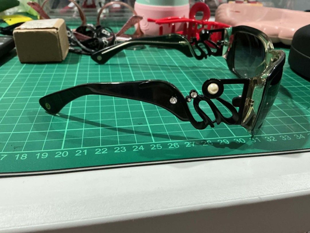 John Jacobs sunglasses (Category: Sunglasses & Eyewear) located in Marikina City. Submitted by eminachii (Listing ID 1461222237, Image 2). Description: JJ sungalsses vintage from norway been in mint condition due sa nakatabi lang and all intact pa yung glasses and even yung lalagyan nya..