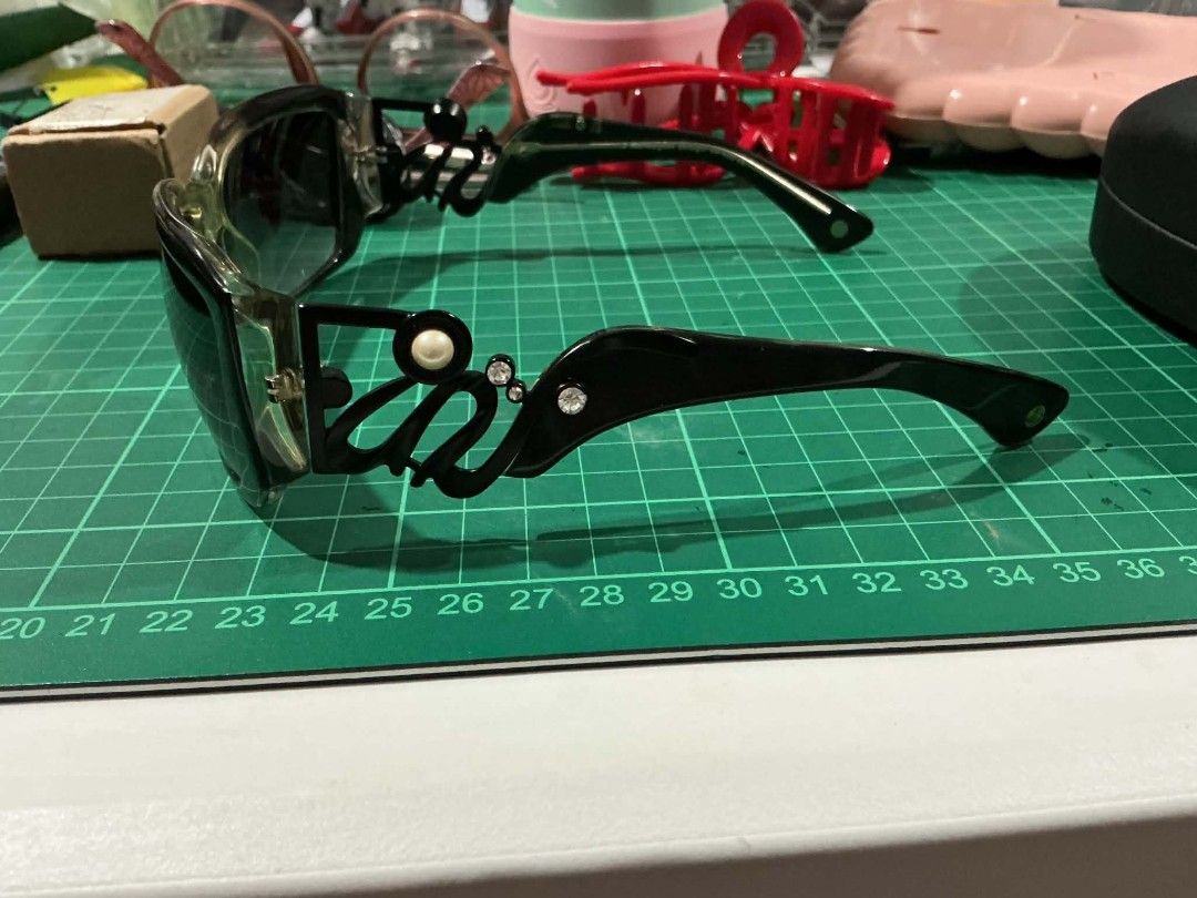 John Jacobs sunglasses (Category: Sunglasses & Eyewear) located in Marikina City. Submitted by eminachii (Listing ID 1461222237, Image 3). Description: JJ sungalsses vintage from norway been in mint condition due sa nakatabi lang and all intact pa yung glasses and even yung lalagyan nya..