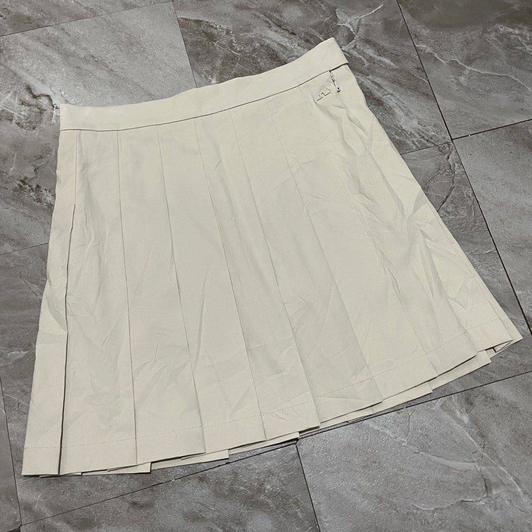 j.lindeberg Alesia Skirt (Category: Skirts) located in Bacoor. Submitted by thrift2dough (Listing ID 1461278372, Image 1). Description: J.Lindeberg Alesia Skirt Size: Medium Condition: 9.5/10 Issue: cut washtag Dimensions Waistline: 30-31 in Length: 18 in Price: 1,500 shipped .