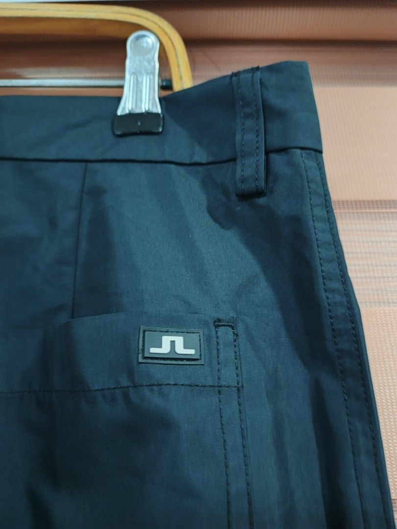 j.lindeberg Micro Twill Golf Pants ⛳ (Category: Activewear) located in Cabuyao City. Submitted by dthrifts (Listing ID 1461279744, Image 3). Description: 32-33 W Actual 39.5 L Authentic Rubberized Logo / Quick Dry Brand New Condition.