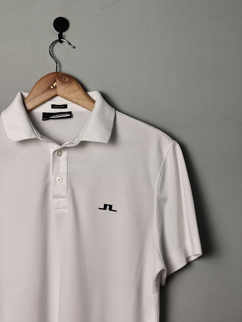 j.lindeberg White Bridge Polo Shirt (Category: Tshirts & Polo Shirts ) located in Tabaco. Submitted by kramjoseph_6 (Listing ID 1461271364, Image 2). Description: Lenght:20 Width:28 Excellent Condition no flaws.