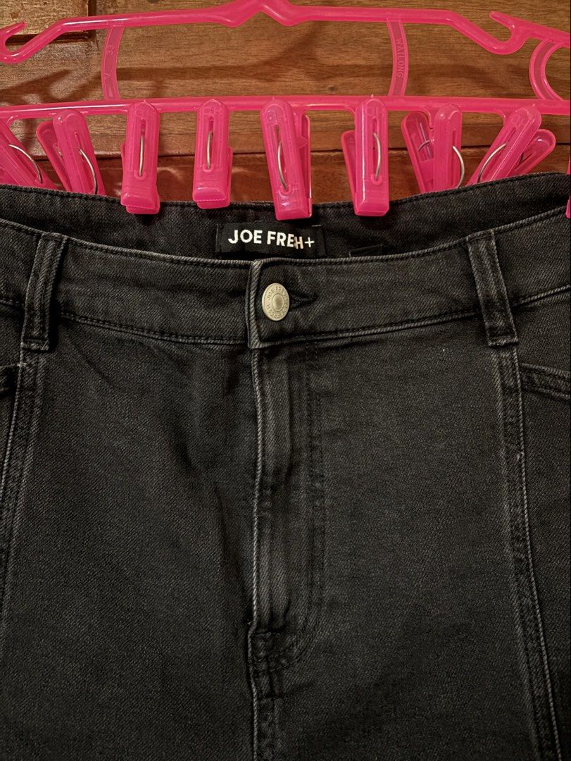 JOE FRESH+ Black Denim Jogger Jeans (Category: Joggers) located in Trece Martires City. Submitted by decluttercloset_niks (Listing ID 1461230907, Image 3). Description: waist 42" rfs: too big on me, bought on instagram thrift stores MOP: GCash/Metrobank pay first, buyer will shoulder delivery fee.
