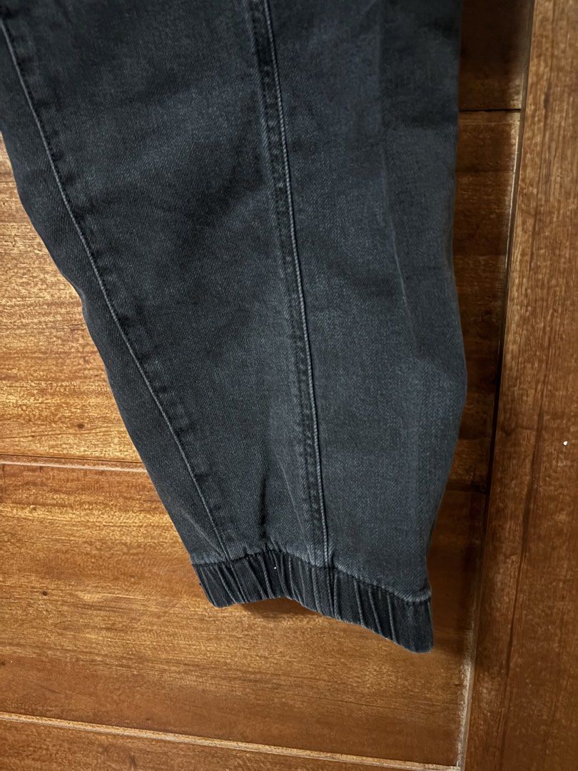 JOE FRESH+ Black Denim Jogger Jeans (Category: Joggers) located in Trece Martires City. Submitted by decluttercloset_niks (Listing ID 1461230907, Image 2). Description: waist 42" rfs: too big on me, bought on instagram thrift stores MOP: GCash/Metrobank pay first, buyer will shoulder delivery fee.