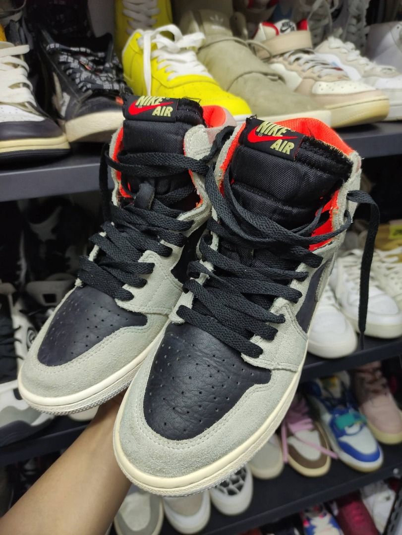 JORDAN 1 RETRO HIGH NEUTRAL GREY HYPER CRIMSON (Category: Sneakers) located in Las Pinas. Submitted by w3e_ph_select_shop (Listing ID 1461299553, Image 1). Description: US 6.5Y EUR 39 .