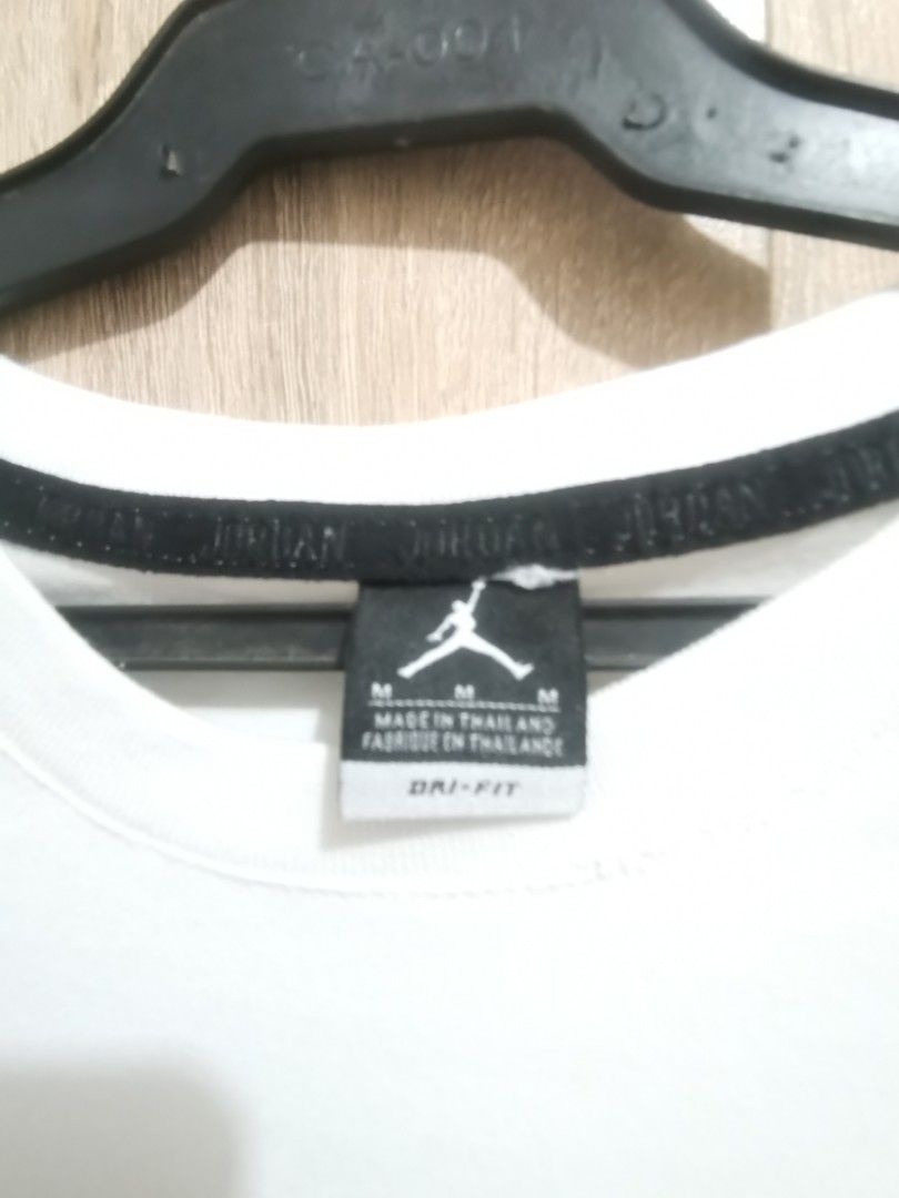 Jordan Dri-Fit T-Shirt Size M (Category: Tshirts & Polo Shirts ) located in Batangas. Submitted by webzvill (Listing ID 1461276155, Image 2). Description: - White Jordan T-Shirt - Size: Medium (M) - Michael Jordan graphic on the back - Jumpman logo and 'Flight' text on the front - Made with Dri-Fit material for comfort and performance - Ideal for casual wear or athletic activities.