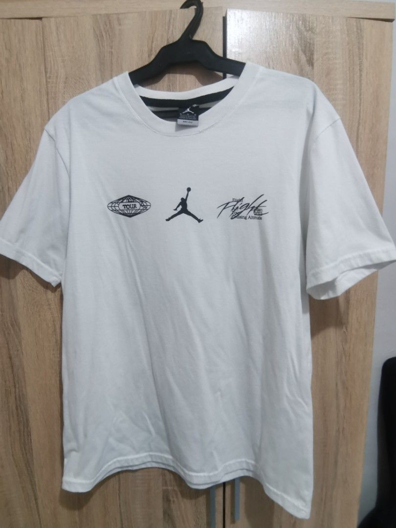Jordan Dri-Fit T-Shirt Size M (Category: Tshirts & Polo Shirts ) located in Batangas. Submitted by webzvill (Listing ID 1461276155, Image 1). Description: - White Jordan T-Shirt - Size: Medium (M) - Michael Jordan graphic on the back - Jumpman logo and 'Flight' text on the front - Made with Dri-Fit material for comfort and performance - Ideal for casual wear or athletic activities.