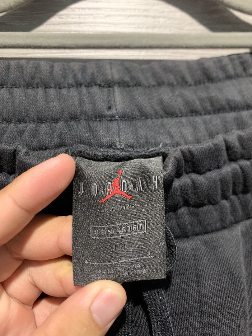 Jordan NIKE AIR (Category: Activewear) located in San Jose. Submitted by vedaniaarv64346 (Listing ID 1461323757, Image 3). Description: Large on tags size 30 to 36 freesize 650 only issue last pic 1 scratch .