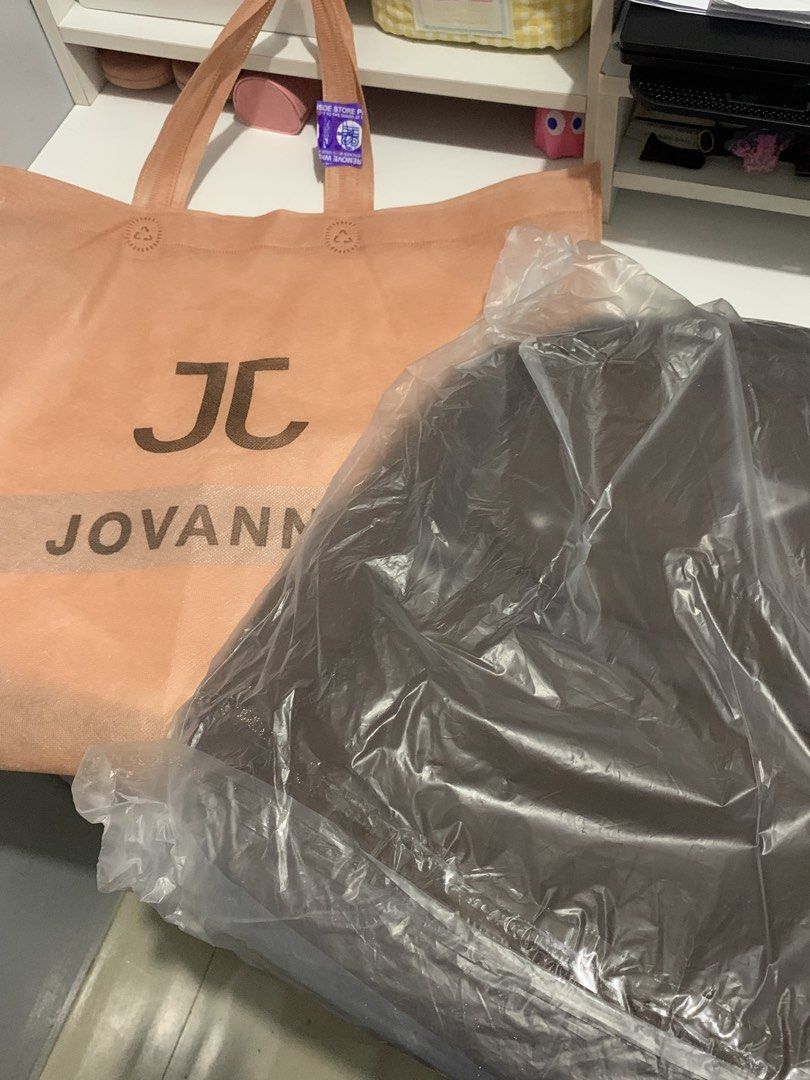 JOVANNI Brown Backpack (Category: Backpacks) located in Cavite. Submitted by zizi_z1 (Listing ID 1461292123, Image 2). Description: ₱ 1.2k (orig price 3k+) - like new, used twice only kakabili lang this month - kasya 15.6 inch laptop - maraming compartments - choco brown/dark brown color - orig plastic & ecobag included rfs: too big pala for me MOP: gcash / bank / cash MOD: lalamove / pick-up / J&T.