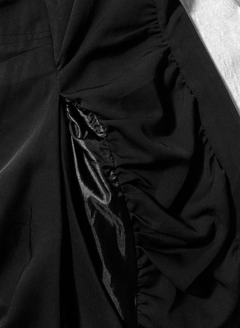 JUST CAVALLI (Category: Dresses) located in Davao. Submitted by sart0ria85 (Listing ID 1461261319, Image 3). Description: Little Black Dress (LBD) with side crumpled accent for a signature look. 50% SILK 50% POLYESTER MADE IN CHINA 🇨🇳 LARGE. Size 8 EXCELLENT CONDITION (96/100).