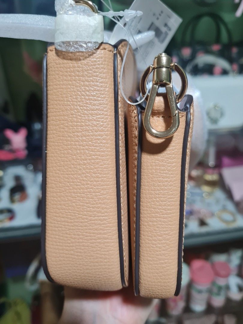 Kate Spadw turnlock crossbody duo (Category: Luxury Bags & Wallets) located in Quezon City. Submitted by luli_18 (Listing ID 1461243156, Image 3). Description: tiramisu color.