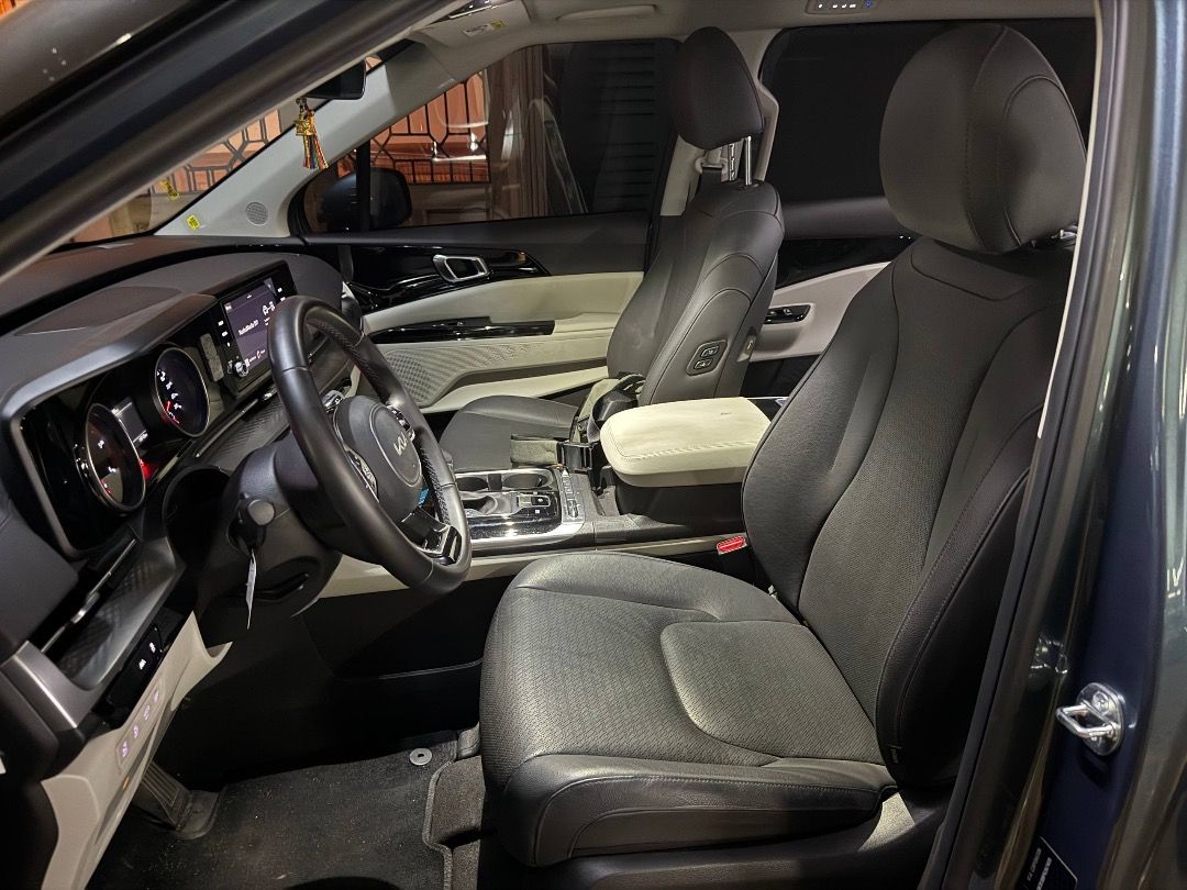 Kia Carnival 2.5 (A) (Category: Used Cars) located in Quezon City. Submitted by kris_tine12 (Listing ID 1461121223, Image 2). Description: Selling KIA Carnival 2023. Please contact me if interested.