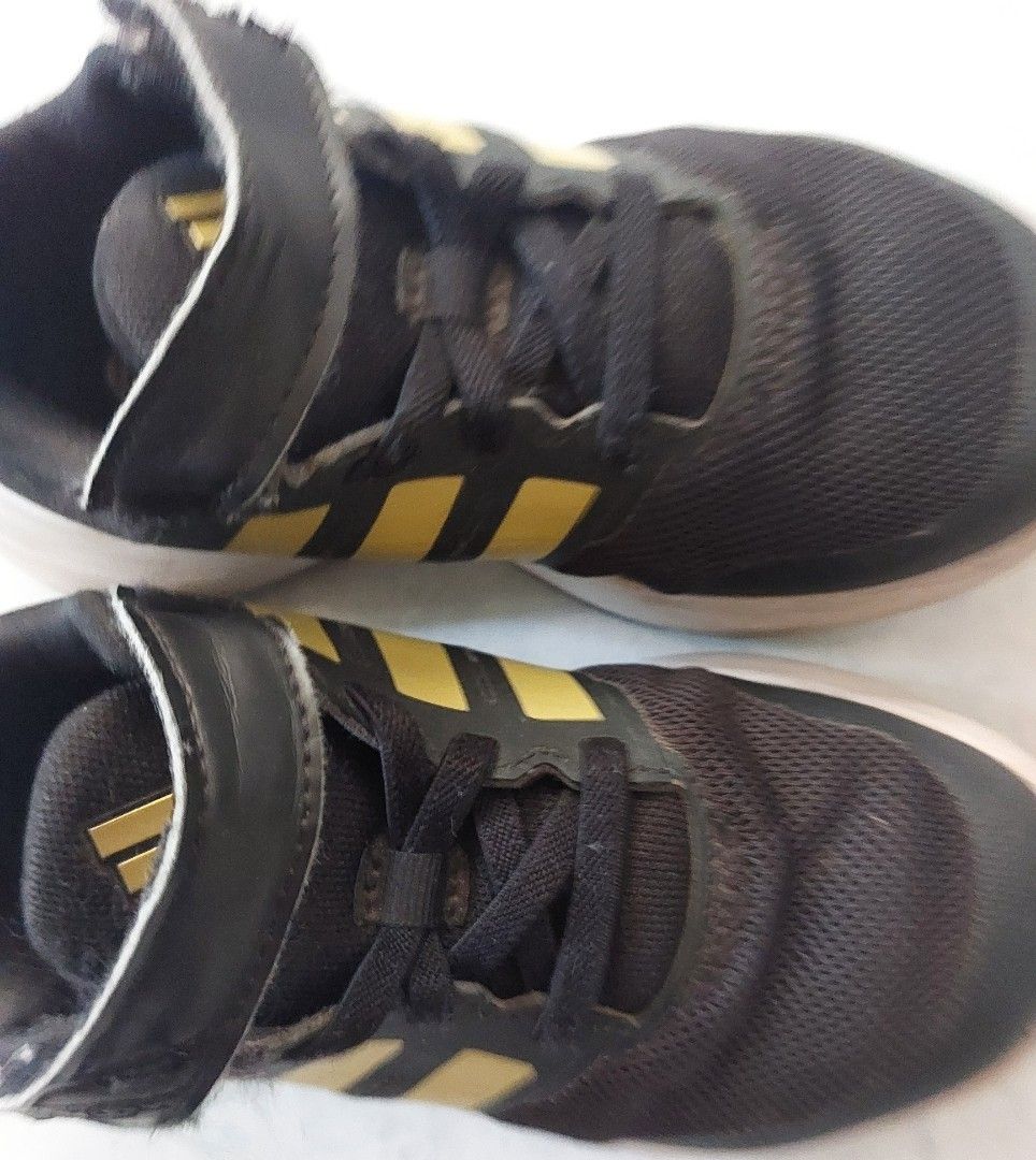 Kids Adi Rubber Shoes (Category: Babies & Kids Fashion) located in Baguio. Submitted by edenchiz12 (Listing ID 1461144654, Image 3). Description: FREE Shipping if outside Baguio. like new, no flaw, nka keep nalang. mgagamit pa, saglit lang nagamit. nalakihan agad para sa wais na mga misis at hindi maselan for size- refer sa photo. for 4-6 yrs old..