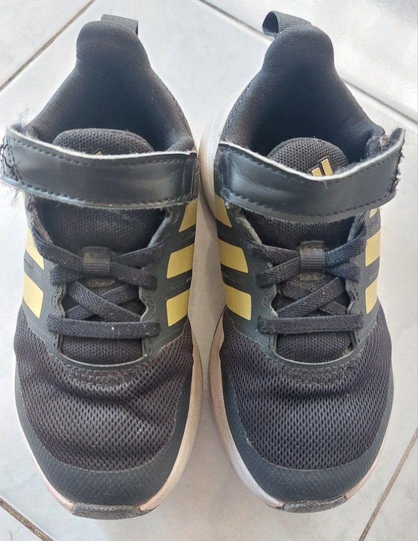 Kids Adi Rubber Shoes (Category: Babies & Kids Fashion) located in Baguio. Submitted by edenchiz12 (Listing ID 1461144654, Image 2). Description: FREE Shipping if outside Baguio. like new, no flaw, nka keep nalang. mgagamit pa, saglit lang nagamit. nalakihan agad para sa wais na mga misis at hindi maselan for size- refer sa photo. for 4-6 yrs old..