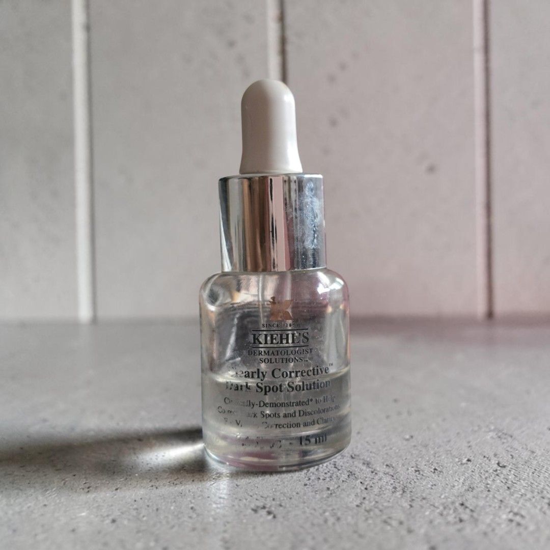 Kiehl's Clearly Corrective Dark Spot Solution (Category: Face Care) located in Taguig. Submitted by altainfante (Listing ID 1461273940, Image 1). Description: Targeted Brightening: Visibly diminishes dark spots, hyperpigmentation, and post-blemish marks. ​Skin Clarity: Enhances overall radiance and refines skin texture for a smoother, clearer complexion. ​Gentle & Effective Formula: Suitable for all skin types, including sensitive skin. ​Fast-Abs