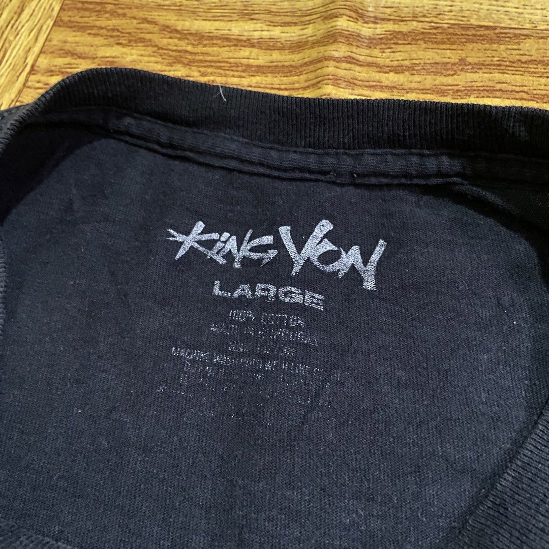 King Von Raptee Vibes Shirt (Category: Tshirts & Polo Shirts ) located in Dasmarinas. Submitted by thrift2gems (Listing ID 1461247763, Image 3). Description: King Von Raptee Vibes Shirt✨ -WIDTH: 23 -LENGTH: 28 -COLOR RATE: 9.3/10 -CONDITION: 9/10 -ISSUE: CRACKPRINTS, NEED WASH.