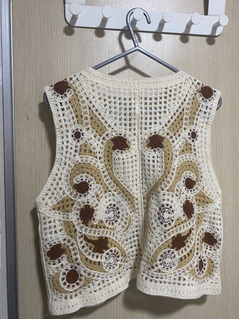Knitted Vest Top (Category: Shirts) located in Manila. Submitted by isapreloved. (Listing ID 1461241707, Image 2). Description: ✨Knitted Vest Top✨ Price: ₱199 Description: - Used once Flaws: Loose thread on buttons Payment Methods: Gcash or GoTyme Delivery Options (shoulder by buyer): - Grab - Lalamove PRELOVED ITEMS✨ WITHIN METRO MANILA. NO CANCELLATIONS!.