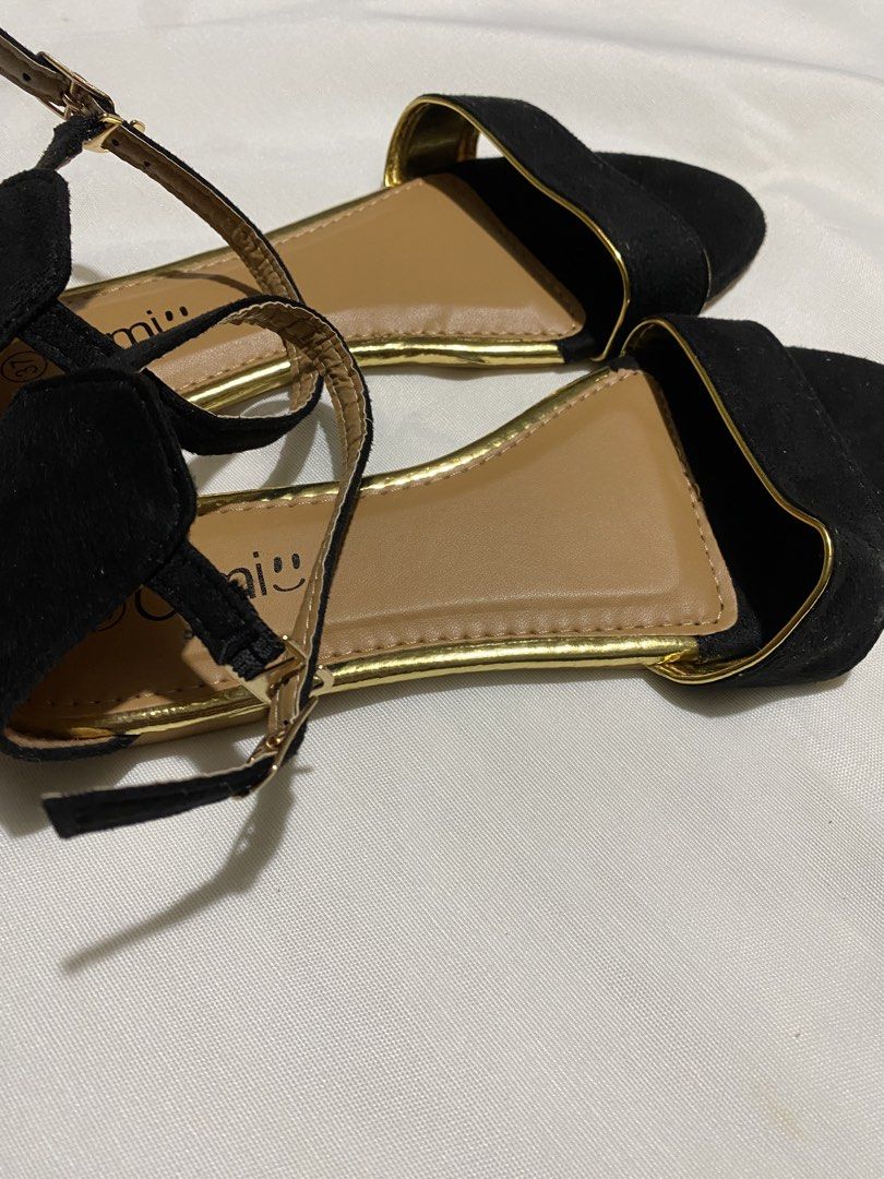 Korean Suede Flat Sandals (Category: Flats & Sandals) located in Tanza. Submitted by vhies_closet24 (Listing ID 1461242445, Image 2). Description: ✨ Never used, in excellent condition 👠 Fits Size 7, but best for narrow/slim feet 👣 Can also fit Size 6 with narrow feet ⚠️ Not recommended for wide feet.