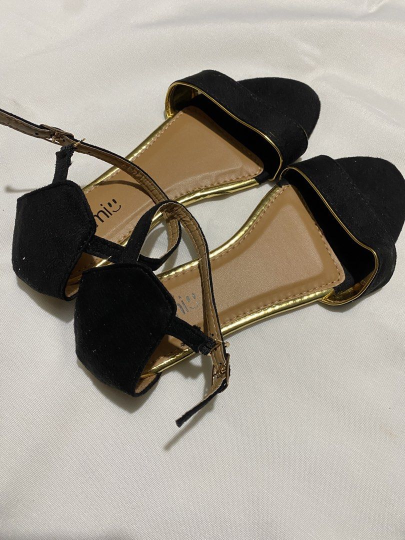 Korean Suede Flat Sandals (Category: Flats & Sandals) located in Tanza. Submitted by vhies_closet24 (Listing ID 1461242445, Image 1). Description: ✨ Never used, in excellent condition 👠 Fits Size 7, but best for narrow/slim feet 👣 Can also fit Size 6 with narrow feet ⚠️ Not recommended for wide feet.