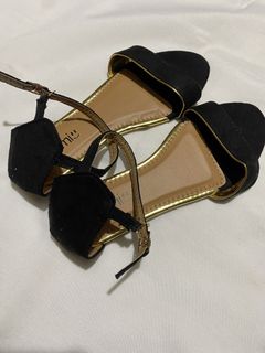 (Category: ) located in . Submitted by vhies_closet24 (Listing ID 1461242445, Image 1). Description: .
