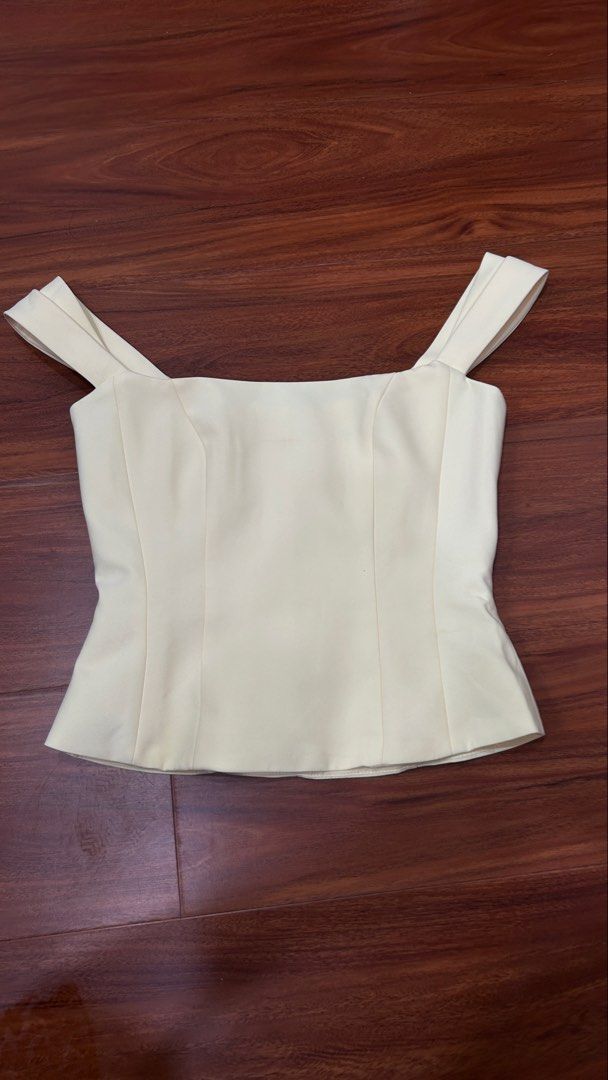 La Hoa Diana Off-Shoulder Top (BNWT) (Category: Sleeveless) located in Quezon City. Submitted by jcc05 (Listing ID 1461194675, Image 1). Description: BRAND NEW W/ TAG Vietnamese Brand La Hoa Diana Off Shoulder Top Butter Yellow Size Medium (fits like a small) RFS: too small on me (bust 35.5”, waist 28”), fits in the waist but doesnt zip around the bust area. .