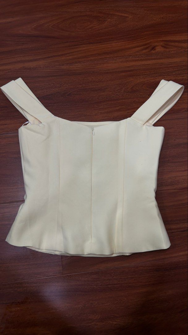 La Hoa Diana Off-Shoulder Top (BNWT) (Category: Sleeveless) located in Quezon City. Submitted by jcc05 (Listing ID 1461194675, Image 2). Description: BRAND NEW W/ TAG Vietnamese Brand La Hoa Diana Off Shoulder Top Butter Yellow Size Medium (fits like a small) RFS: too small on me (bust 35.5”, waist 28”), fits in the waist but doesnt zip around the bust area. .
