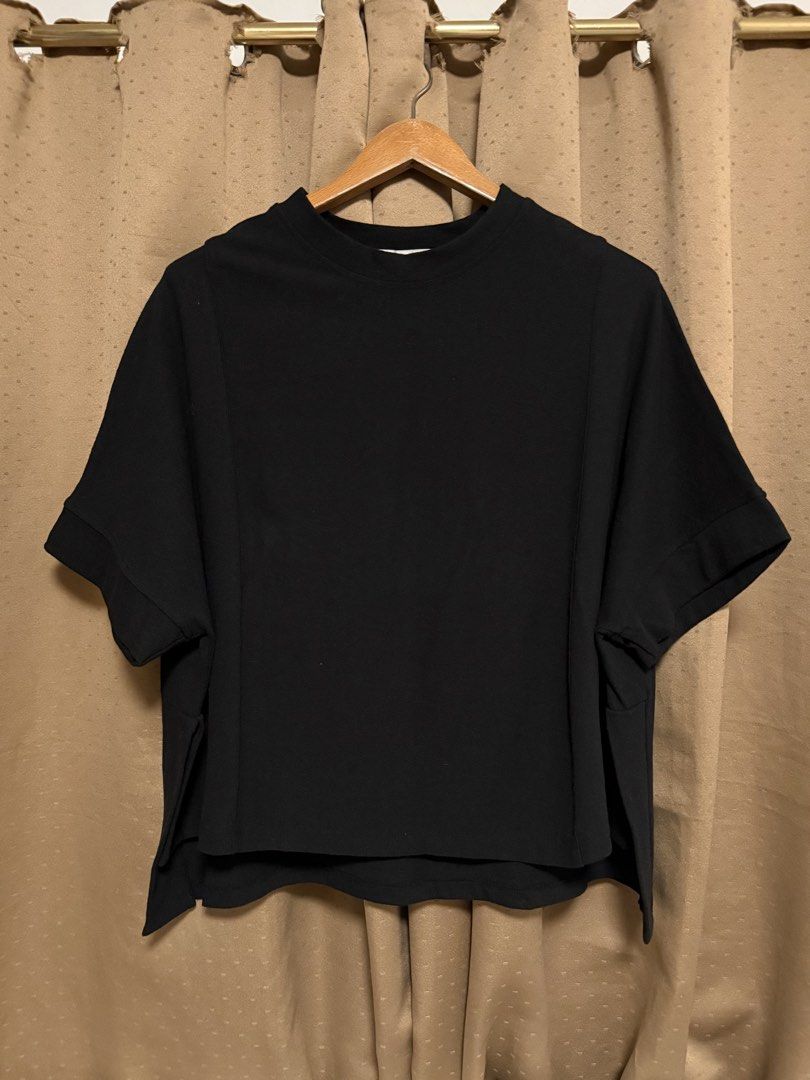 LA MINE DOR black boxy shirt (Category: Tshirts & Polo Shirts ) located in Cavite. Submitted by _solidolo (Listing ID 1461289437, Image 3). Description: 26 L x 30 W free size.