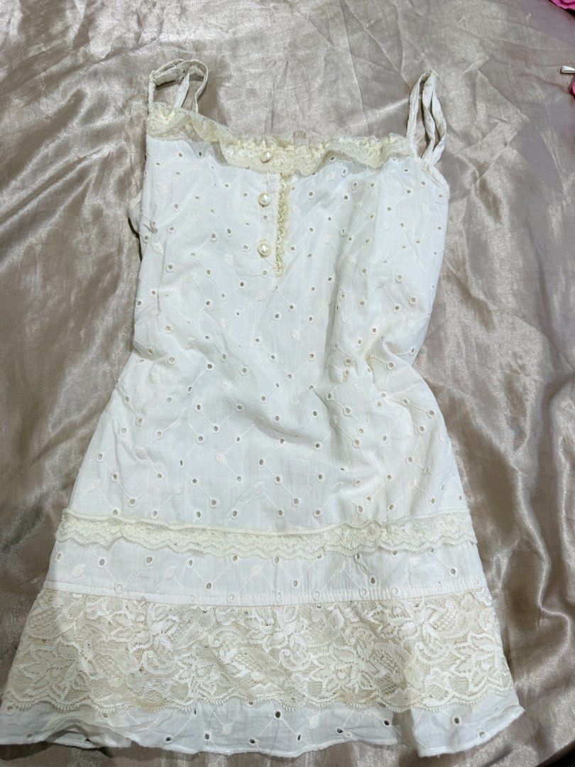 Lace Sleeveless Top in White Size S (Category: Shirts) located in Manila. Submitted by strawberrymelo (Listing ID 1461270411, Image 1). Description: .