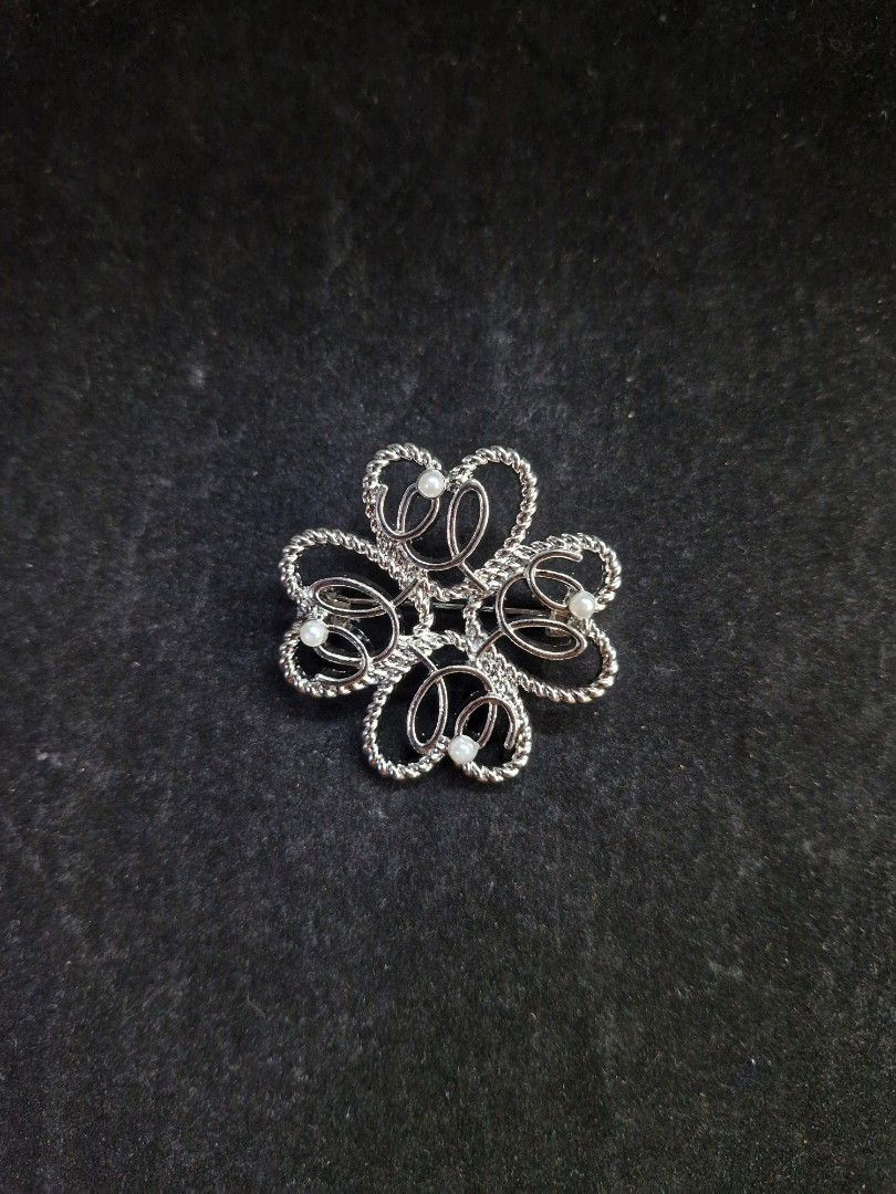 Lace-like Clover Heart Brooch (Category: Brooches) located in Taguig. Submitted by mommaschoice (Listing ID 1461292351, Image 1). Description: Brand New Material: Alloy & Faux Pearls Silver-tone finish Lightweight won't damage the fabric Ships nationwide.