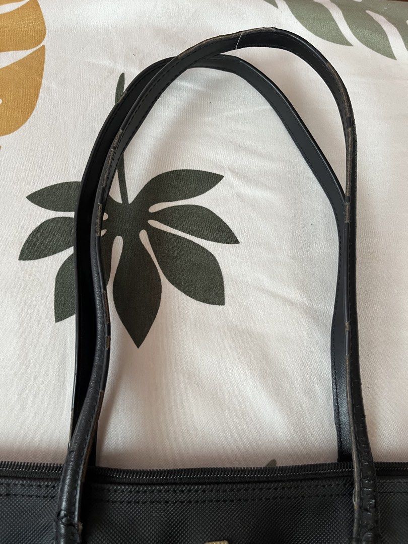 Lacoste Black Tote Bag (Category: Tote Bags) located in Makati City. Submitted by enelrach94 (Listing ID 1461127505, Image 2). Description: Lacoste Black Shoulder Bag Still in good condition With few scratches in the strap Tanggal na yung lacoste zipper tag but still can zip the bag.