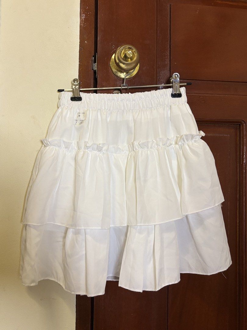 Layered skirt (Category: Skirts) located in Laoag. Submitted by sushivara (Listing ID 1461309662, Image 1). Description: ANGGANDA TLG NG LAYERED!! W/inner short Size 21-34 Rules: No joyjoy No cancellations (100 fee) 📍Laoag | Batac City Ilocos Norte.
