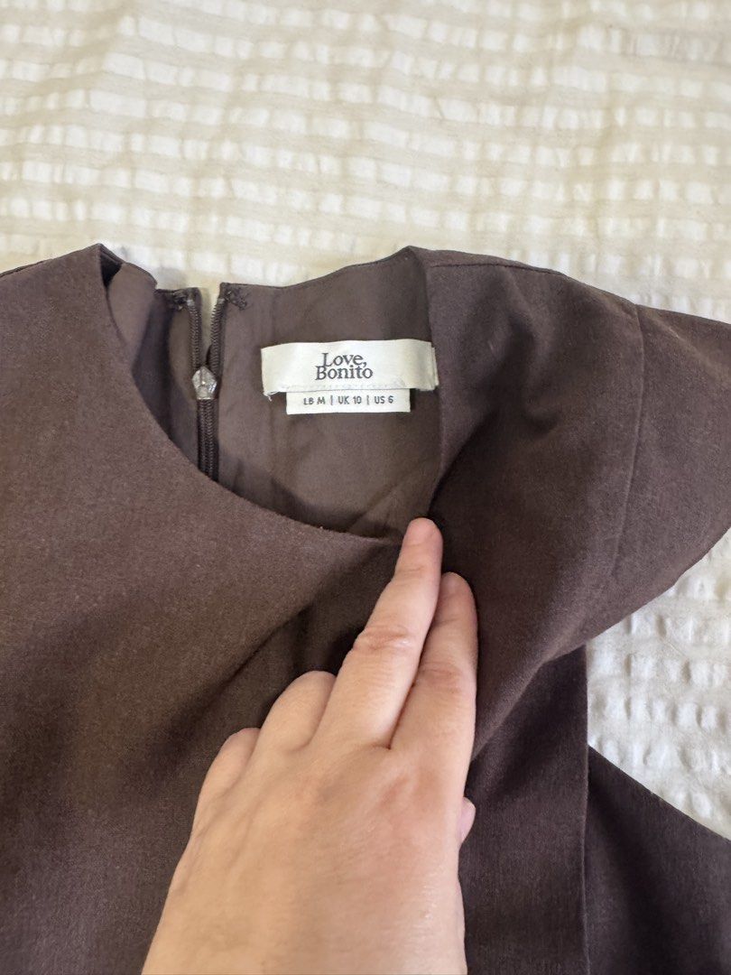 LB (Category: Blouses) located in Manila. Submitted by supermommm (Listing ID 1461218523, Image 3). Description: Med.