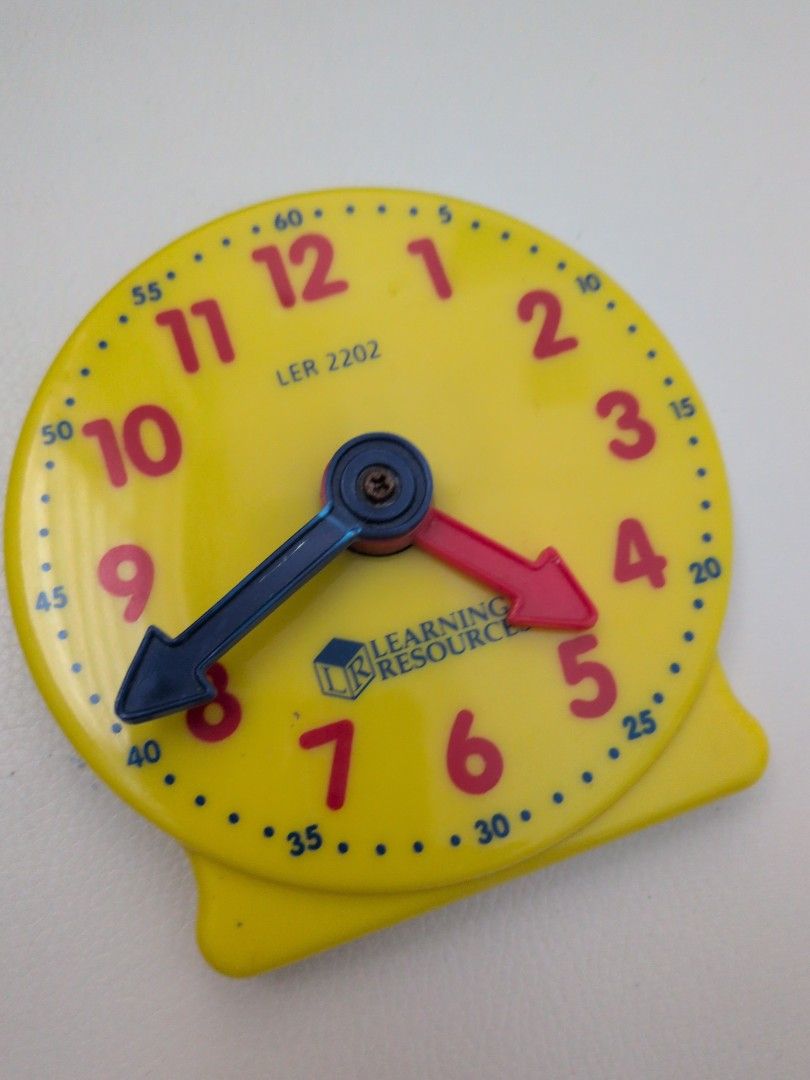 Learning Resources mini clock (Category: Educational & Learning Toys) located in Singapore. Submitted by hubbabubba1128 (Listing ID 1461158686, Image 2). Description: mini clock size 4" (10cm) with built-in gear that moves with the minute hand when the hour hand.