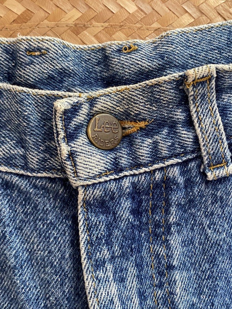 Lee Mom Jeans (Category: Jeans) located in Legazpi City. Submitted by inviteonly (Listing ID 1461125547, Image 3). Description: — this is a late 80’s mom jeans with a high-rise and relaxed leg that tapers to the leg opening — left hand twill denim — meant for 27 1/2 x 31 measurement (5’7”—5’8” in height — 25 1/2” waistband on tape — 30” inseam on tape — 42” outseam and waistband on tape — 5 1/2” leg opening — copper-zip fly — scoop front/pockets 