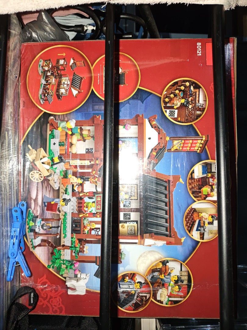Lego 80121 Moonlight Gazing Inn (Category: Lego & Building Sets) located in Quezon City. Submitted by xenoheartstone (Listing ID 1461234769, Image 2). Description: Brand new sealed in mint box Lego Moonlight Gazing Inn, great for autumn/mooncake festival.