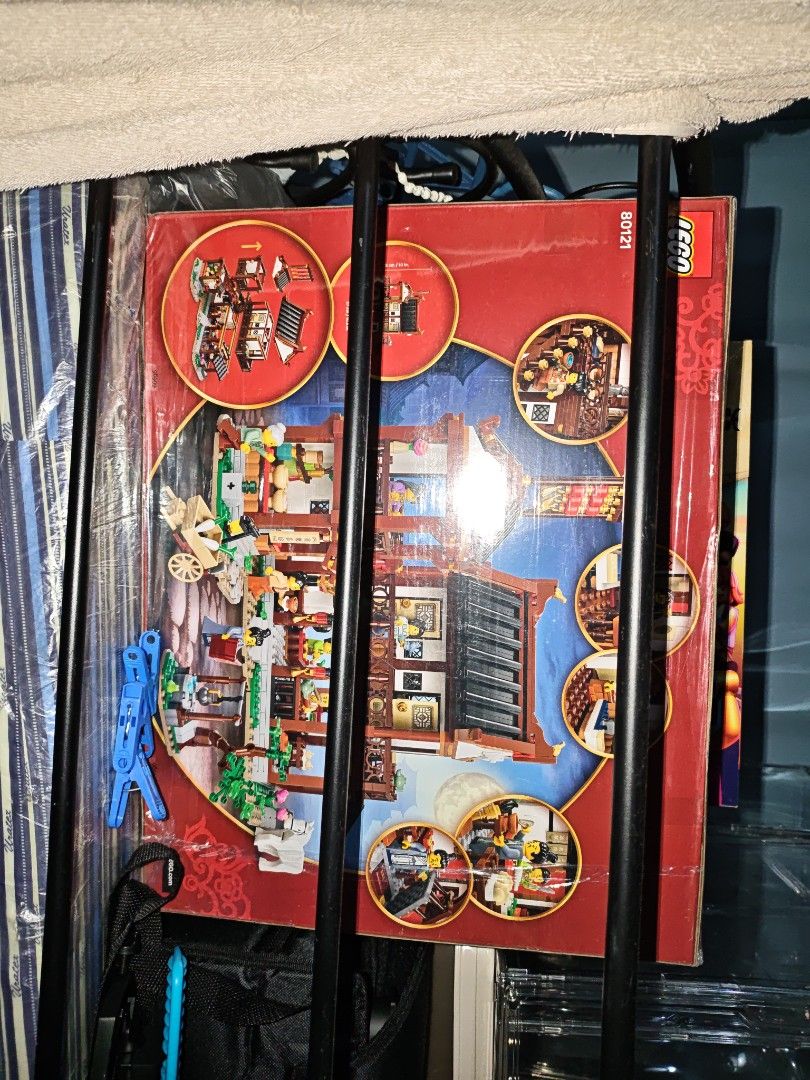 Lego 80121 Moonlight Gazing Inn (Category: Lego & Building Sets) located in Quezon City. Submitted by xenoheartstone (Listing ID 1461234769, Image 3). Description: Brand new sealed in mint box Lego Moonlight Gazing Inn, great for autumn/mooncake festival.