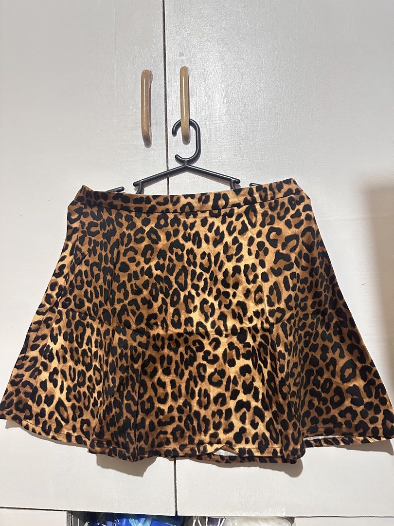 Leopard print skirt (Category: Skirts) located in Tandag. Submitted by kawaiispreloved (Listing ID 1461256623, Image 1). Description: Good as new Small to medium 26-27 waistline Ukay source.