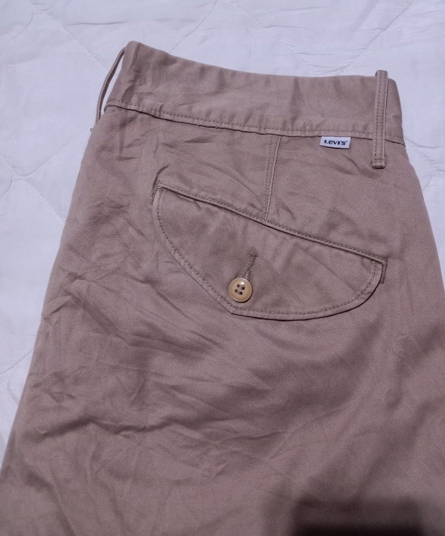 LEVI' S (Category: Chinos) located in San Rafael. Submitted by temyongthriftv2 (Listing ID 1461247933, Image 3). Description: L E V I' S Excellent condition Almost new Ganda ng kulay W: 33 L: 39-40.