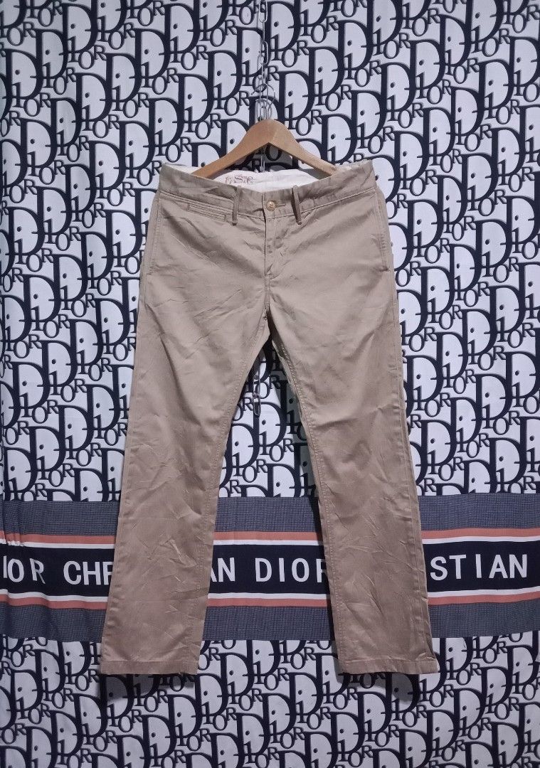 LEVI' S (Category: Chinos) located in San Rafael. Submitted by art3myongthr1ft (Listing ID 1461251773, Image 1). Description: L E V I' S Excellent condition Almost new Ganda ng kulay W: 33 L: 39-40.