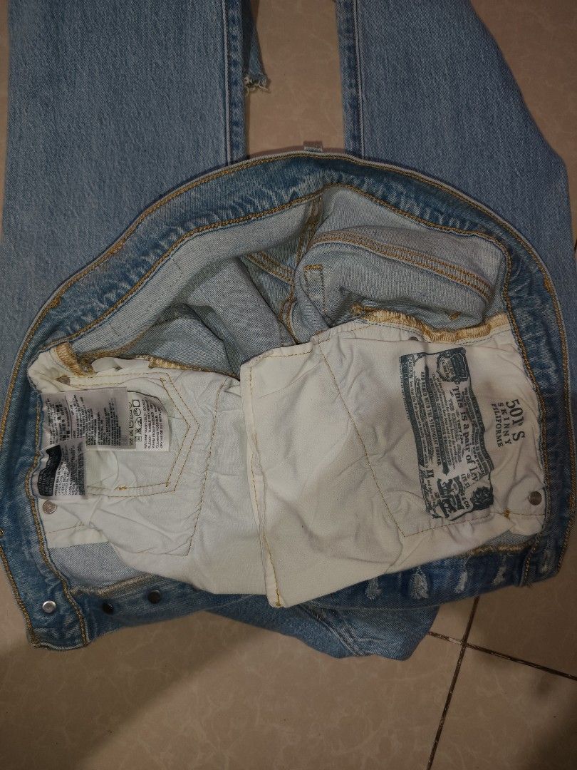 Levi's 501 (Category: Jeans) located in Urdaneta. Submitted by justthrift_ (Listing ID 1461162991, Image 3). Description: Levi's 501 W-32 L-40.5 THIGH-10.5 LEGHOLE-6.
