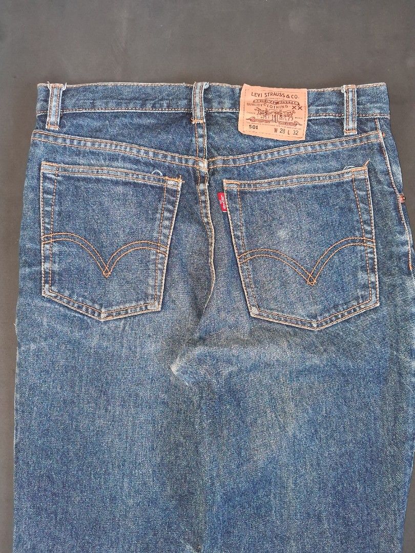 Levi's 501 Button Fly Jeans W28 L32 (Category: Jeans) located in Pamplona. Submitted by edrick_thrift (Listing ID 1461274603, Image 3). Description: - Classic Levi's 501 jeans - Dark wash denim with natural fading and wear - Button fly closure - Straight leg fit - Iconic red tab and arcuate stitching - Perfect for everyday wear.