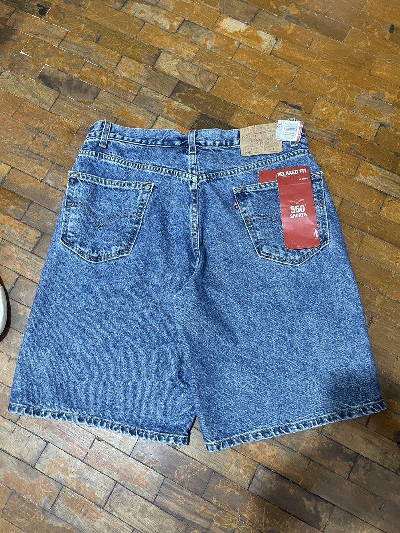LEVI’S 550 SHORT RELAXED FIT (Category: Shorts) located in Pila. Submitted by forty10finds (Listing ID 1461285147, Image 1). Description: WAIST 34-36 LENGTH 22 HEM 11.