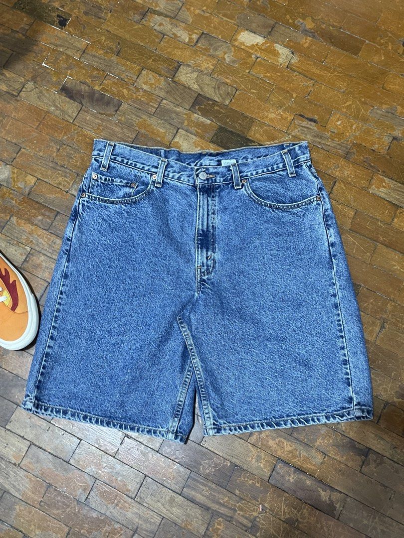 LEVI’S 550 SHORT RELAXED FIT (Category: Shorts) located in Pila. Submitted by forty10finds (Listing ID 1461285147, Image 2). Description: WAIST 34-36 LENGTH 22 HEM 11.