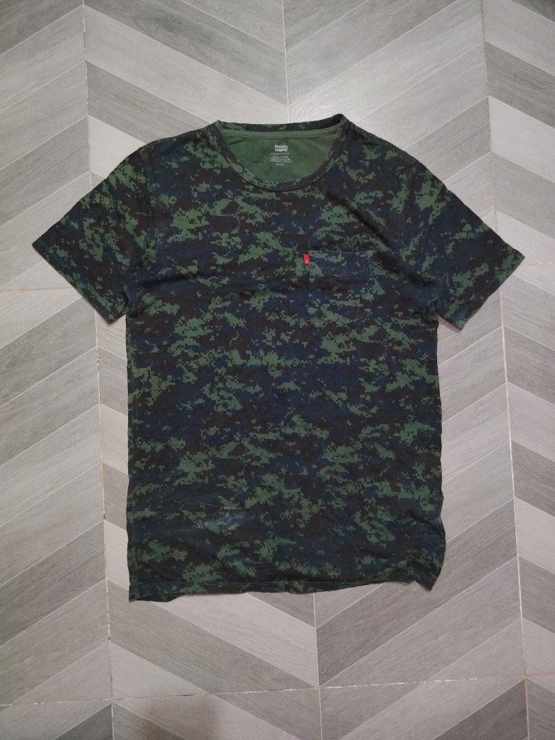 Levi's camou (Category: Tshirts & Polo Shirts ) located in Polomolok. Submitted by urfindsph (Listing ID 1461178973, Image 1). Description: Levi's Pocket tee Like new Size small on Tag Actual 19x28 No issue Pm sir.