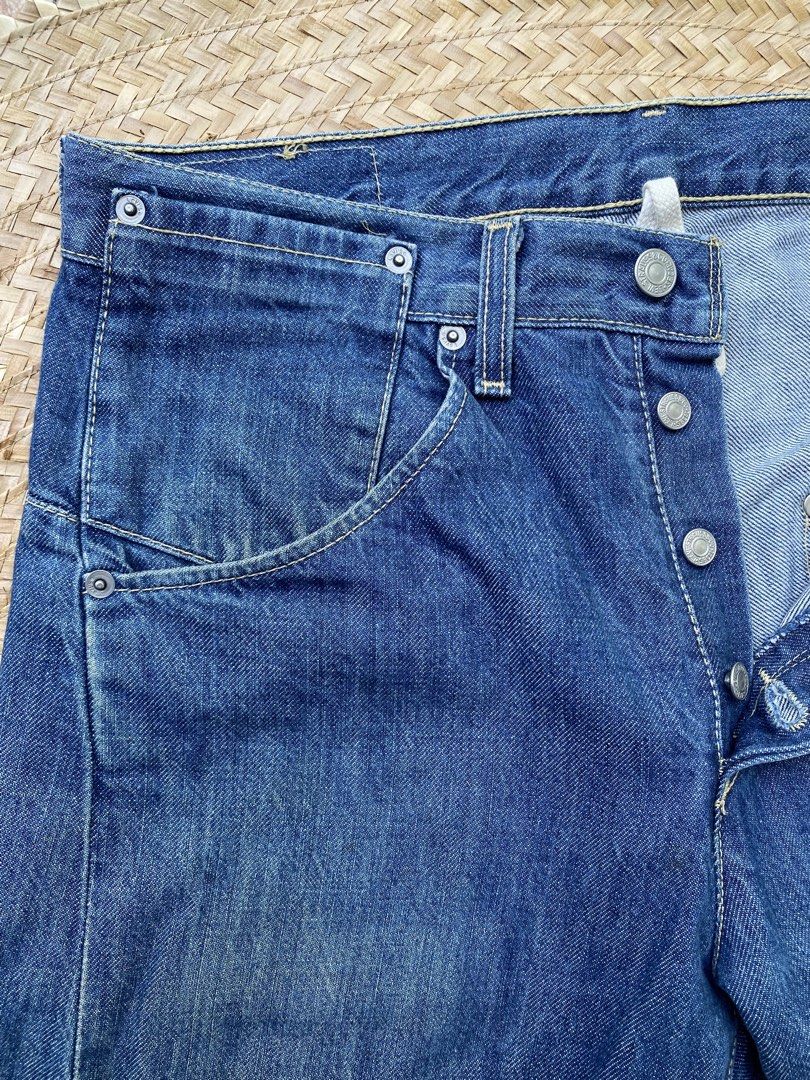 Levi’s Engineered Jeans (Category: Jeans) located in Legazpi City. Submitted by inviteonly (Listing ID 1461198792, Image 3). Description: — right-hand twill denim — 100% cotton, compared to other engineered jeans with cotton/lyocell or cotton/polyurethane blends, i prefer the feel and weight of the 100% cotton versions. — this is a mid-rise pants. Waistband should sit higher than your hip bone and should not slide down even without a belt. — 30” 